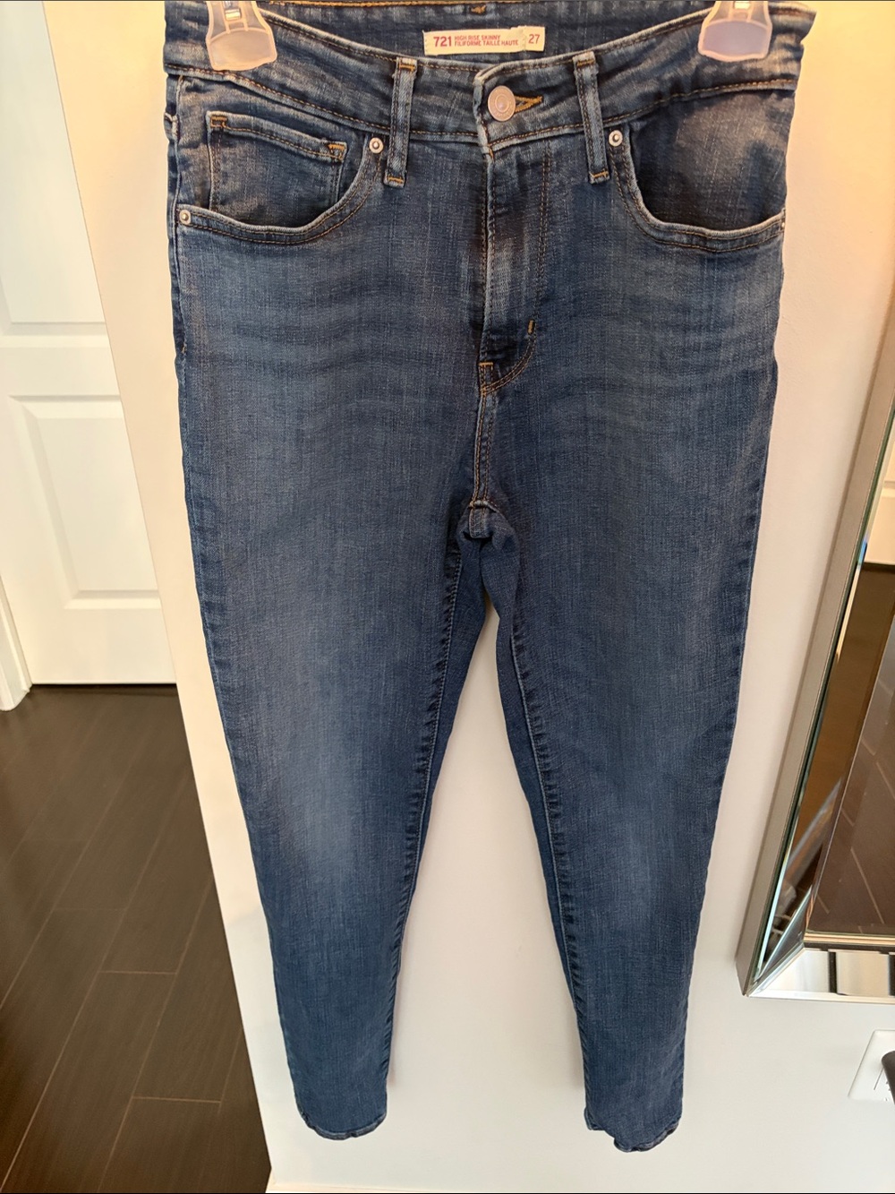 Levi's women’s  Skinny Jeans in Mid Blue Wash
